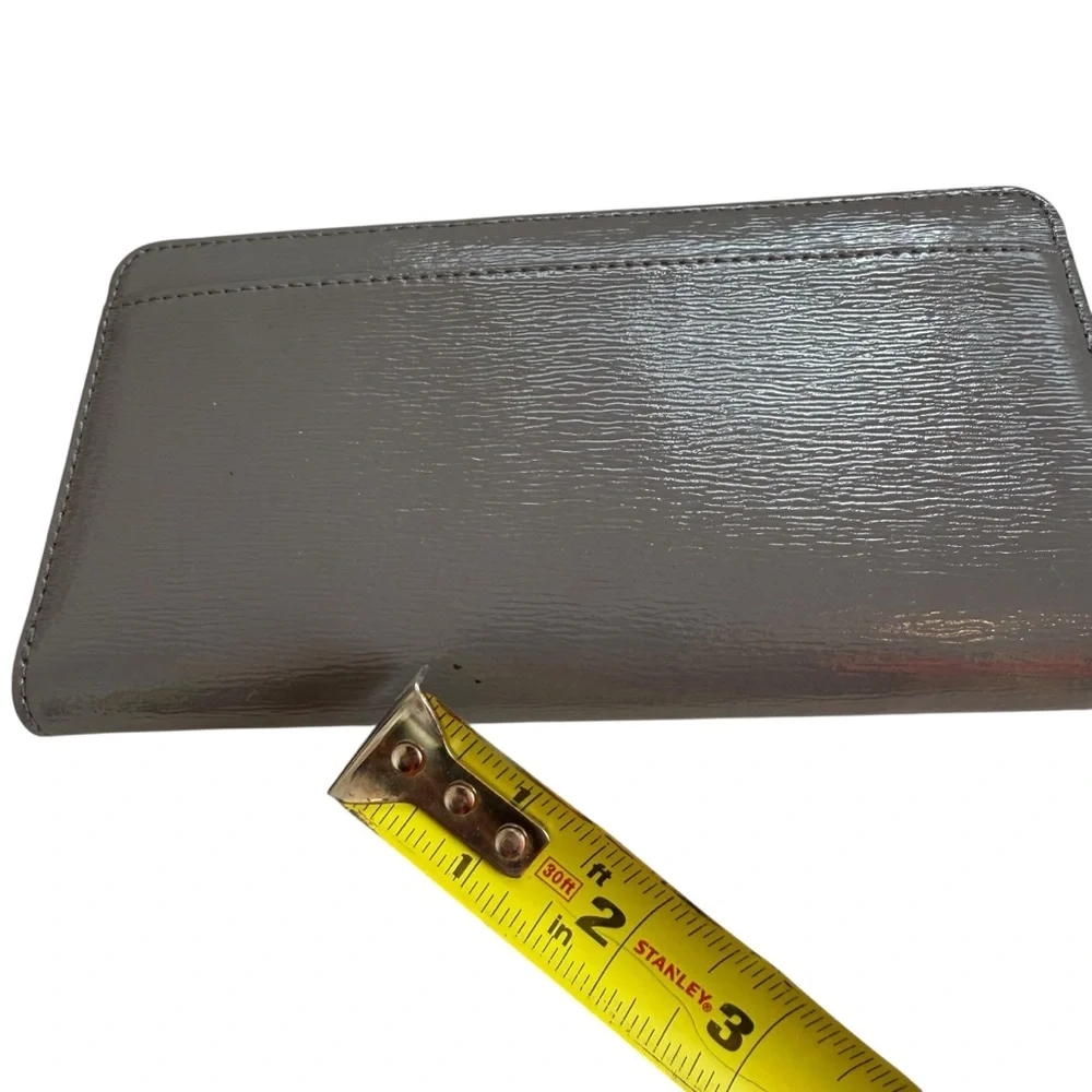 KATE SPADE NEW YORK GRAY PATENT ZIP-AROUND WALLET